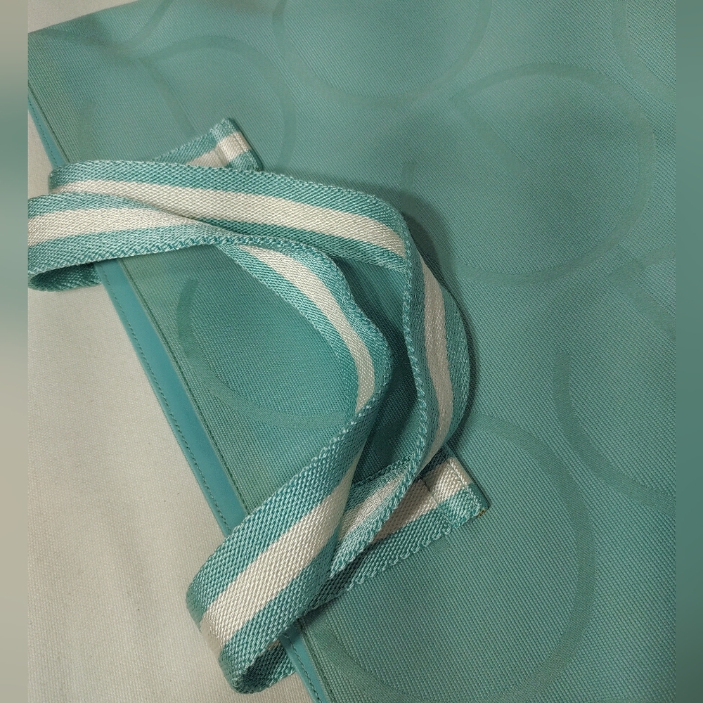 GUCCI Teal Tote with Monogram Design - Picture 3 of 9